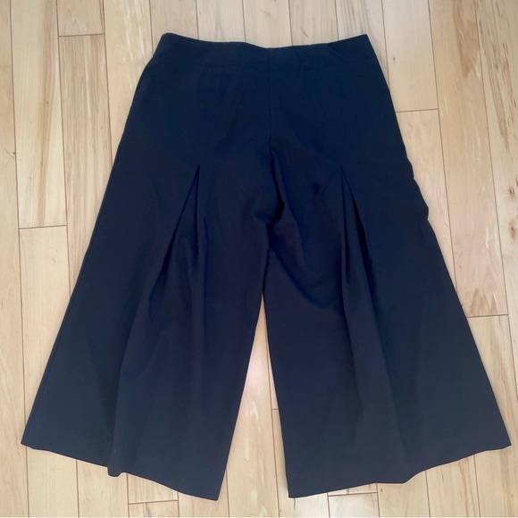 Forever 21 black gaucho pants - Picture 2 of 6